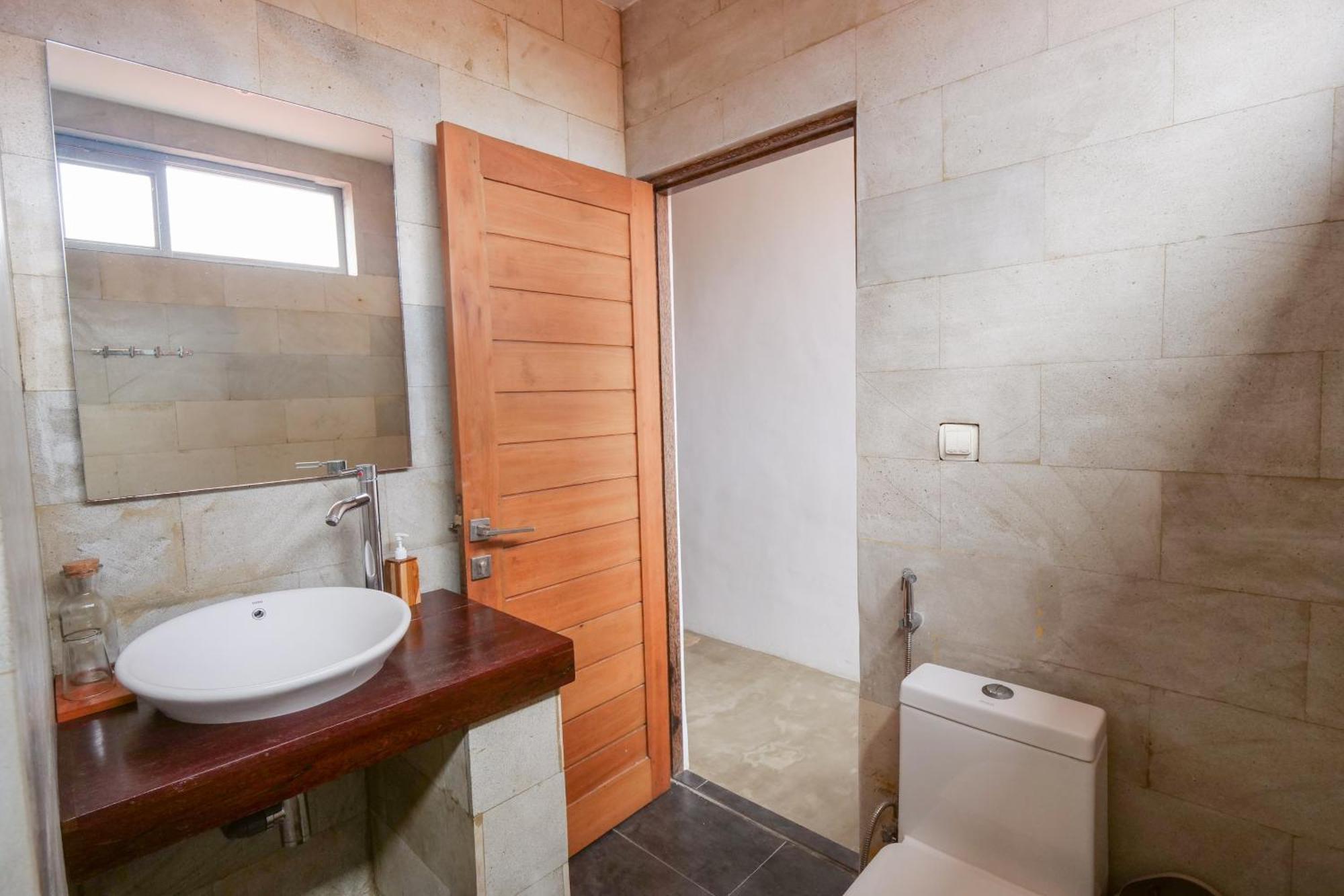 007 Surfhouse Bali Hotel อูงาซัน ภายนอก รูปภาพ