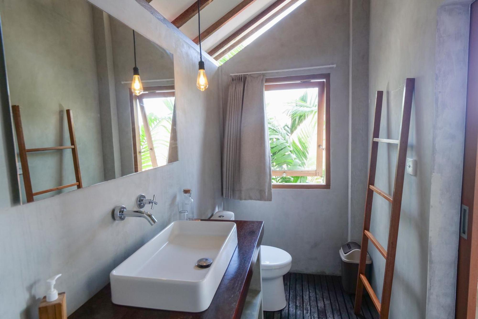 007 Surfhouse Bali Hotel อูงาซัน ภายนอก รูปภาพ