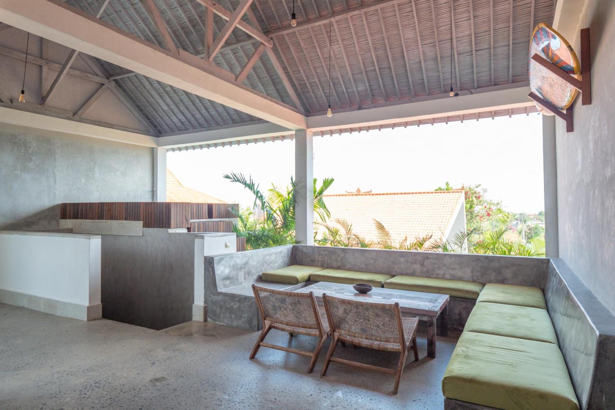 007 Surfhouse Bali Hotel อูงาซัน ภายนอก รูปภาพ